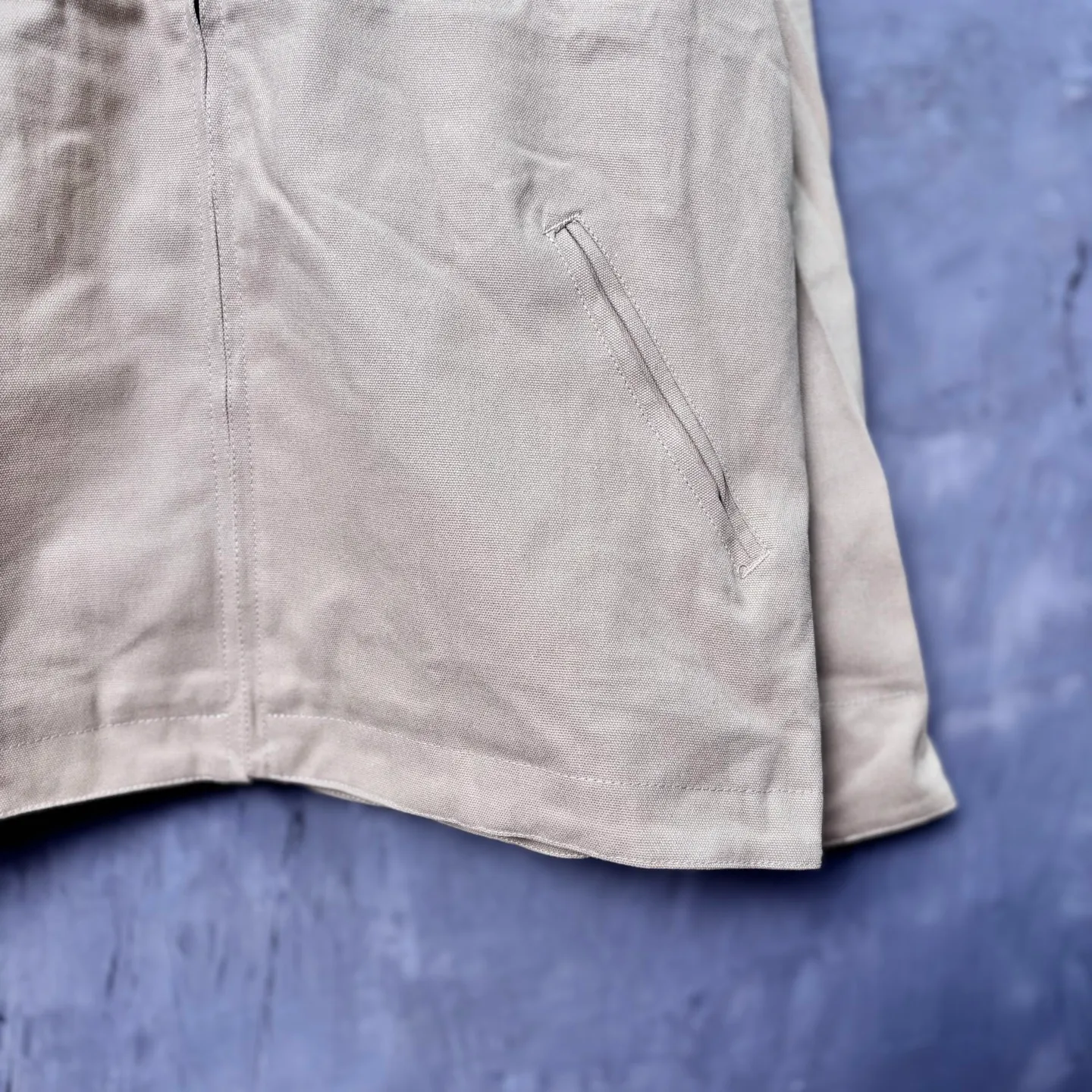 Main recommendation 📝05336# 153 Correct version·Seven-color lining mesh thin jacket 💥 Carhartt WIP Carhartt Detroit Retro Canvas heavy work jacket 🌈Color: Brown Purple White Black Petrol Blue Smoke Gray Size: S-XL Carhartt, founded in San Francisco, USA, is a clothing brand in the industrial era of the United States. It mainly produces work pants and work jackets. It is one of the suppliers of military clothing for the US military. To this day, Carhartt is still a street fashion brand with popularity and brand charm. If you talk about work wear-style clothing, you have to think of Carhartt. Carhartt is famous for manufacturing high-quality workwear with excellent quality, comfort and durability. Its products are mostly made of high-grade fabric materials and are suitable for all kinds of extremely harsh working environments.